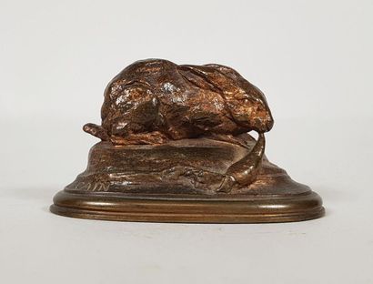 null Auguste Nicolas CAIN (1821-1894)
Lapin à la carotte.
Epreuve en bronze à patine...