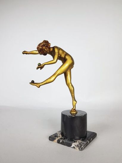 null Claire COLINET (1880-1950)
La danseuse aux boules.
Epreuve en bronze à double...