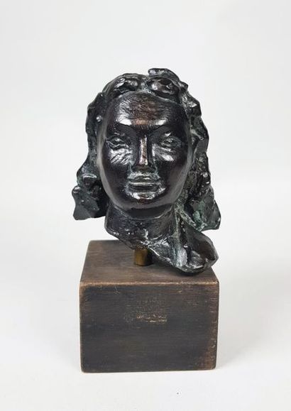 null Maurice GUILLAUME (XXe siècle)
Portrait de femme.
Epreuve en bronze à patine...