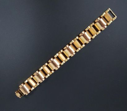 null Bracelet en or jaune 18K (750°/°°) à maillons alternés demi-cylindriques et...