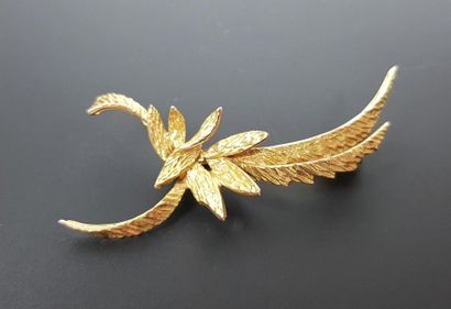 null Broche palme en or jaune 18K (750°/°°) amati.
Long. : 6,6 cm - Poids : 6,6 ...