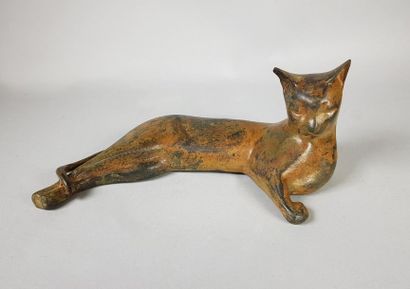 null Pierre CHENET (XX-XXIe siècles)
Chat allongé.
Epreuve en bronze à patine brun...