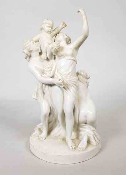 null CAPODIMONTE
Groupe en porcelaine blanche de trois femmes portant Cupidon.
H...