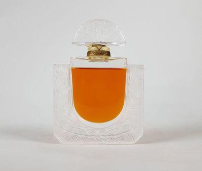 null LALIQUE parfum
Chèvrefeuille, modèle créé en 1992. Flacon de parfum d'après...