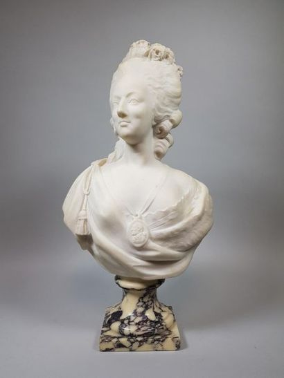 null Guglielmo PUGI (c.1850-1915)
Portrait en buste de Marie-Antoinette.
Sculpture...