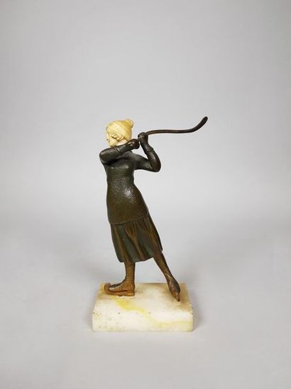 null Ecole du XXe siècle dans le goût de Georges GORI
Hockeyeuse sur glace.
Sculpture...