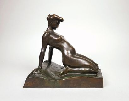 null Edward WITTIG (1879-1941)
Femme nue.
Epreuve en bronze à patine brun-vert nuancé....