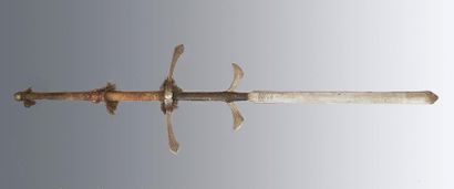 null Epée à deux mains. 
XIXe siècle. 
L : 181,5 cm
