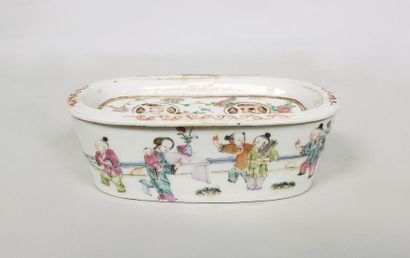 null Boîte à criquets en porcelaine et émaux, famille rose.
Chine, fin du XIXe siècle.
L...