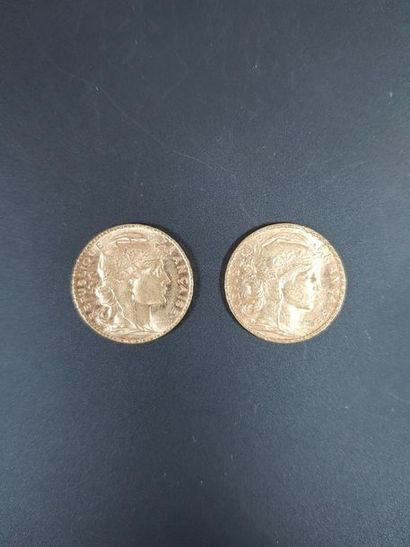 null Deux pièces de vingt francs en or au coq de Chaplain, 1907.