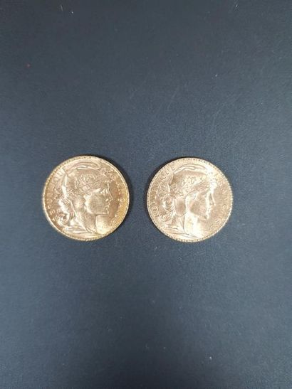 null Deux pièces de vingt francs en or au coq de Chaplain, 1906 et 1910.