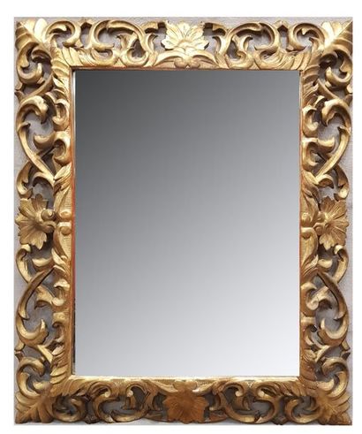 null Miroir en bois ajouré de rinceaux et doré. 
Fin du XIXe siècle. 
113 x 93 c...