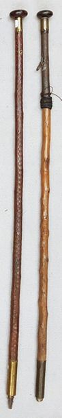 null Makila et canne basque en bois et métal.
L : 88,5 cm et 90 cm
