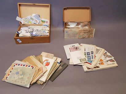 2 Cartons : Important lot de lettres et documents...