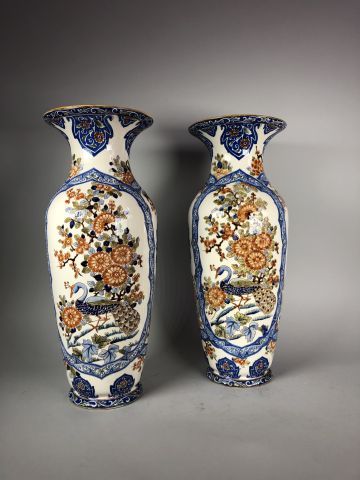null GIEN

Paire de vases balustre modèle Delft "Paon".

H : 45 cm