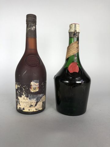 null 1 bt Grande Champagne premier cru Cognac (étiquette abimée),1 bt de Bénédic...