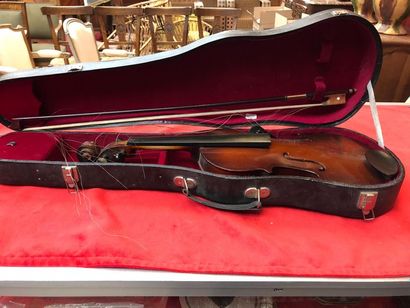 null Violin and bow in its case (accident)