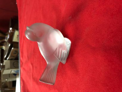 null LALIQUE France. Moulded pressed crystal sparrow. H: 8 cm