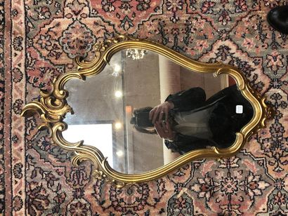 null Petit miroir bois doré. Style Louis XV. 68 x 43 cm