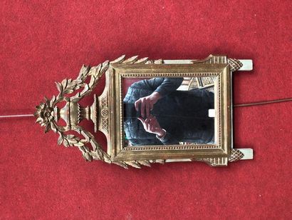 null Petit miroir à fronton. Style Louis XVI. 60 x 32 cm