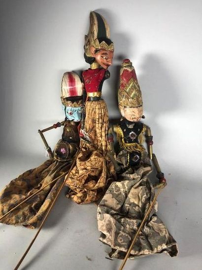 Java, XXe siècle Ensemble de trois marionnettes...