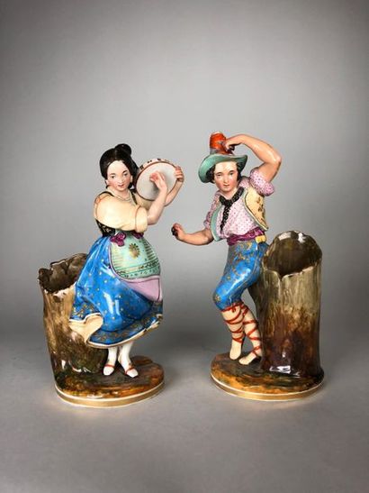 null Couple de danseurs napolitains formant porte-cigare en porcelaine polychrome...