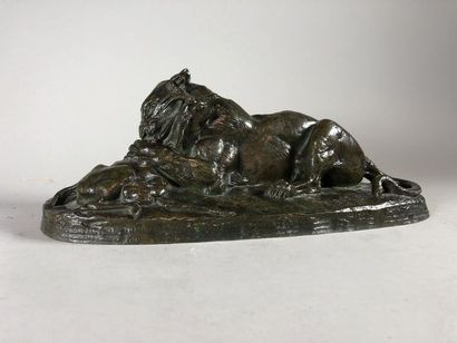 null Antoine-Louis BARYE (1795-1875)
Tigre dévorant une gazelle.
Epreuve en bronze...