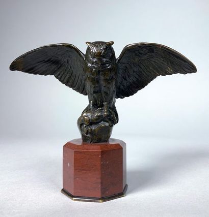 null Antoine-Louis BARYE (1795-1875)
Le hibou.
Belle épreuve en bronze à patine brun-rouge...