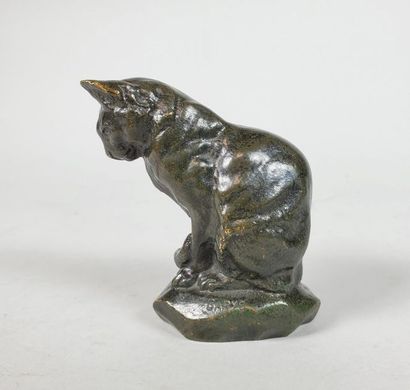 null Antoine-Louis BARYE (1795-1875)
Chat assis.
Epreuve en bronze à patine vert...