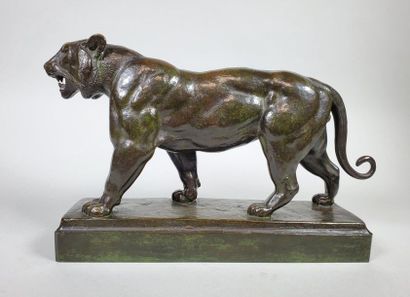 null Antoine- Louis BARYE (1795-1875)
Tigre marchant.
Epreuve en bronze à belle patine...