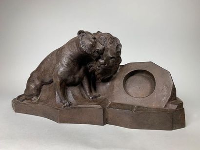 null N. CIRILO
Lion et lionne.
Epreuve en bronze à patine brun nuancé. Signée N....