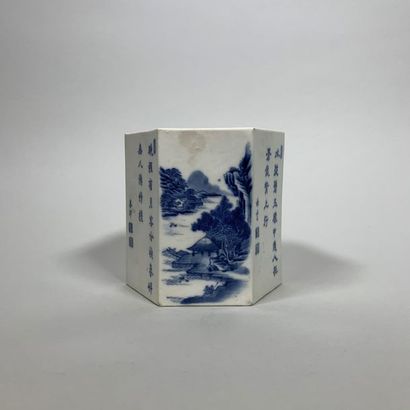 null Porte-pinceaux Bitong hexagonal, en porcelaine bleu-blanc, à décor alternant...
