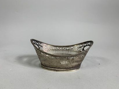 null Small basket in silver (833°/°°) openwork. Netherlands, 1925. Weight: 102 g
