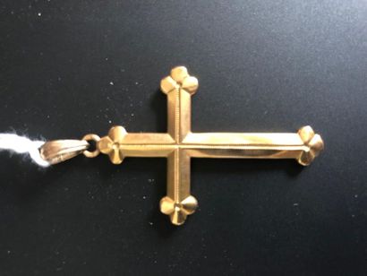 null Pendant forming a cross in 18K (750°/°°) yellow gold (depressions). High. :...