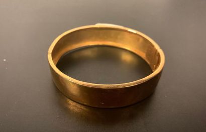 null Rigid gold bracelet, oval. Weight: 14.1g