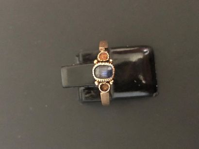 null 18K (750°/°°) yellow gold ring set with coloured stones. Gross weight: 1.3 ...