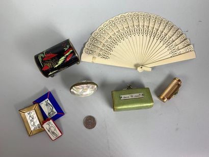 null Set of lipsticks, fan, brooches, box and wallet.