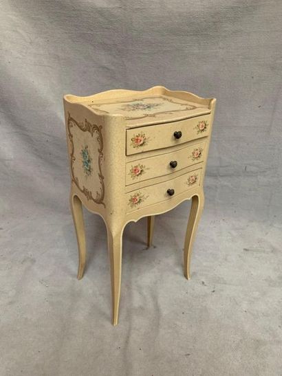 null Painted wooden bedside table. Louis XV style