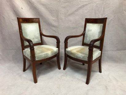 null Pair of armchairs in mahogany and mahogany veneer, the armrests molded and carved...