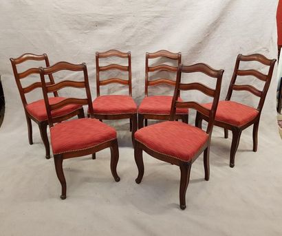 null A suite of six mahogany triple-headed chairs resting on arched legs.