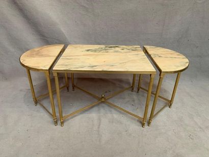 null Three adjustable brass coffee tables, marble top. Circa 1960. H: 42.5 cm - Half...