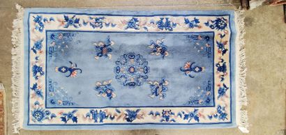 null Tapis TIEN SIN, Chine, vers 1975.
220 x 123 cm