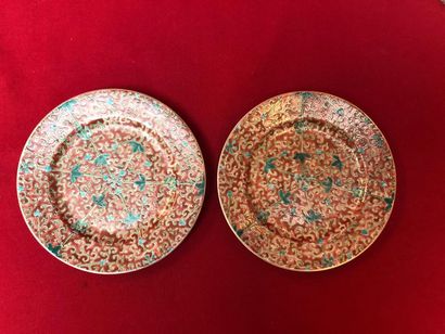 null Pair of china plates. Japan, 20th century. D : 16 cm