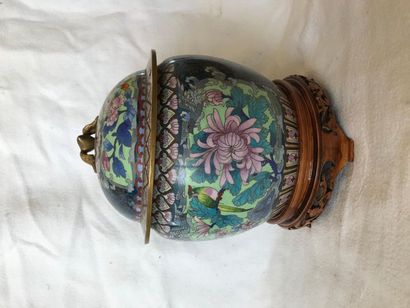 null Japanese cloisonné vase