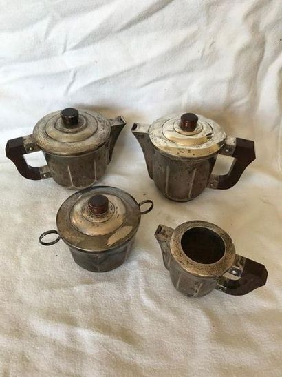 null Service à thé et à café quatre pièces en métal argenté. Vers 1930