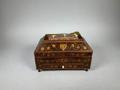 null Work box in straw marquetry with decoration of flowered branches. It opens to...