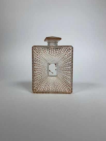 null René LALIQUE
Bottle of perfume "la belle saison" for HOUBIGANT (circa 1925).
White...