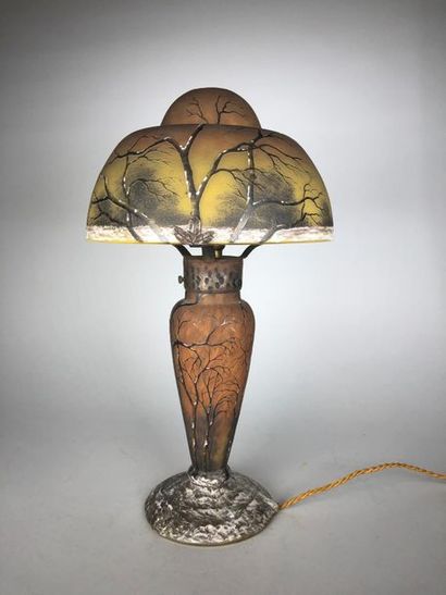 null DAUM NANCY
Mushroom lamp made of orange glass with acid-etched decoration and...