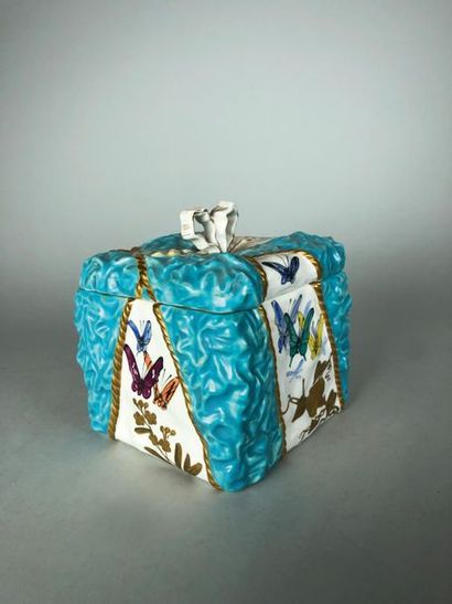 Porcelain box enamelled with butterflies...