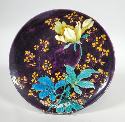 null Théodore DECK (1823-1891) Circular
dish on heel in polychrome enamelled ceramic...